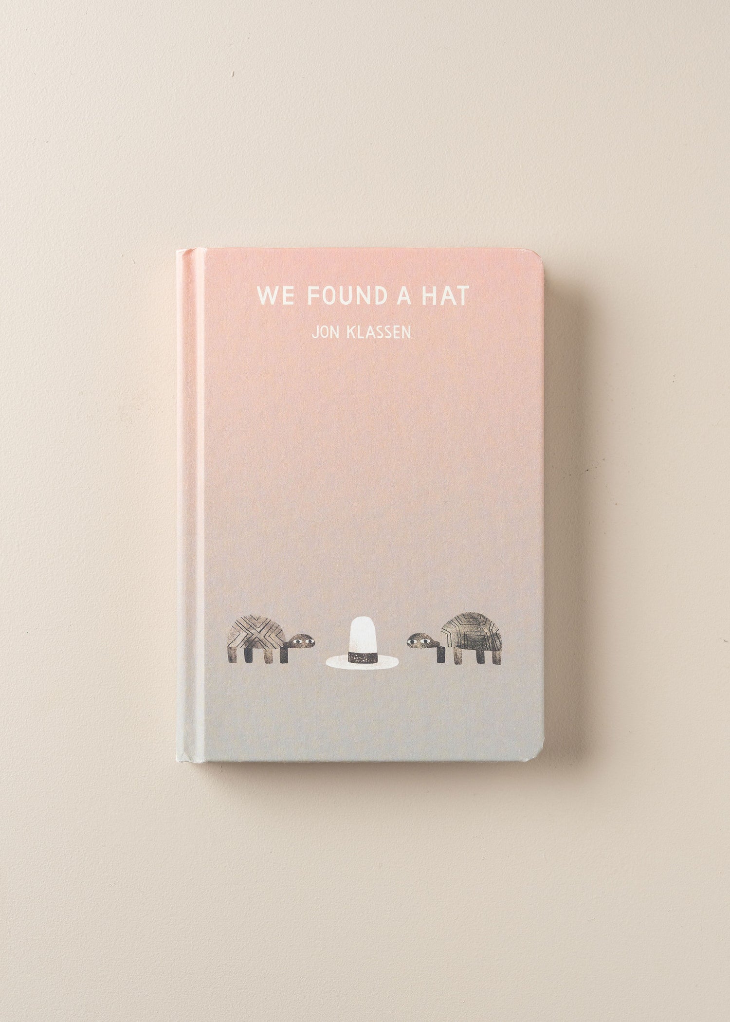 We found a hat - John Klassen - - - Hardie Grant Gift - Saardé.