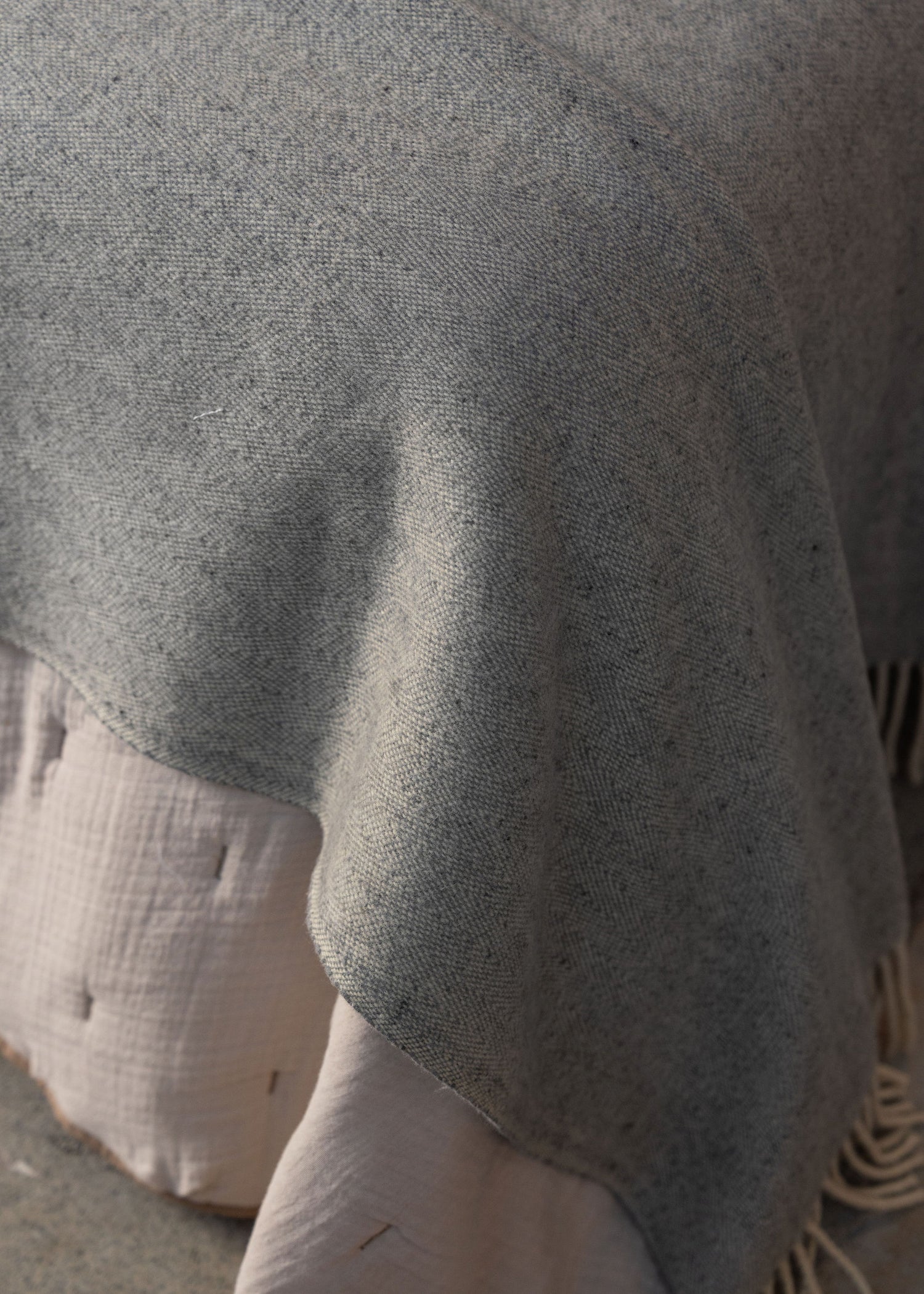 Serra da Estrela Wool Throw &amp; Bed Cover | Pale Grey - - - Saardé - Saardé.