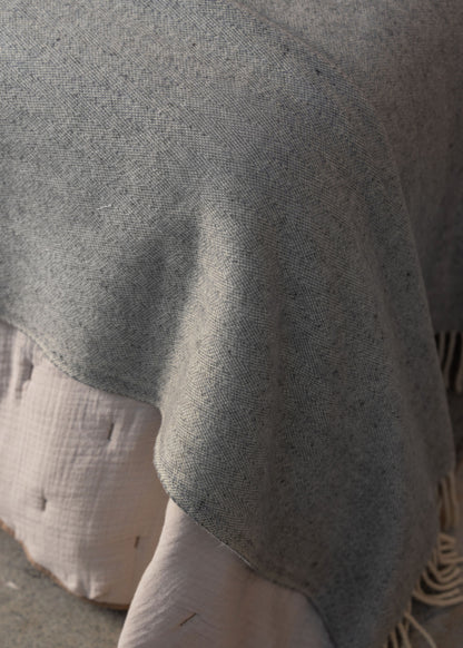 Serra da Estrela Wool Throw &amp; Bed Cover | Pale Grey - - - Saardé - Saardé.