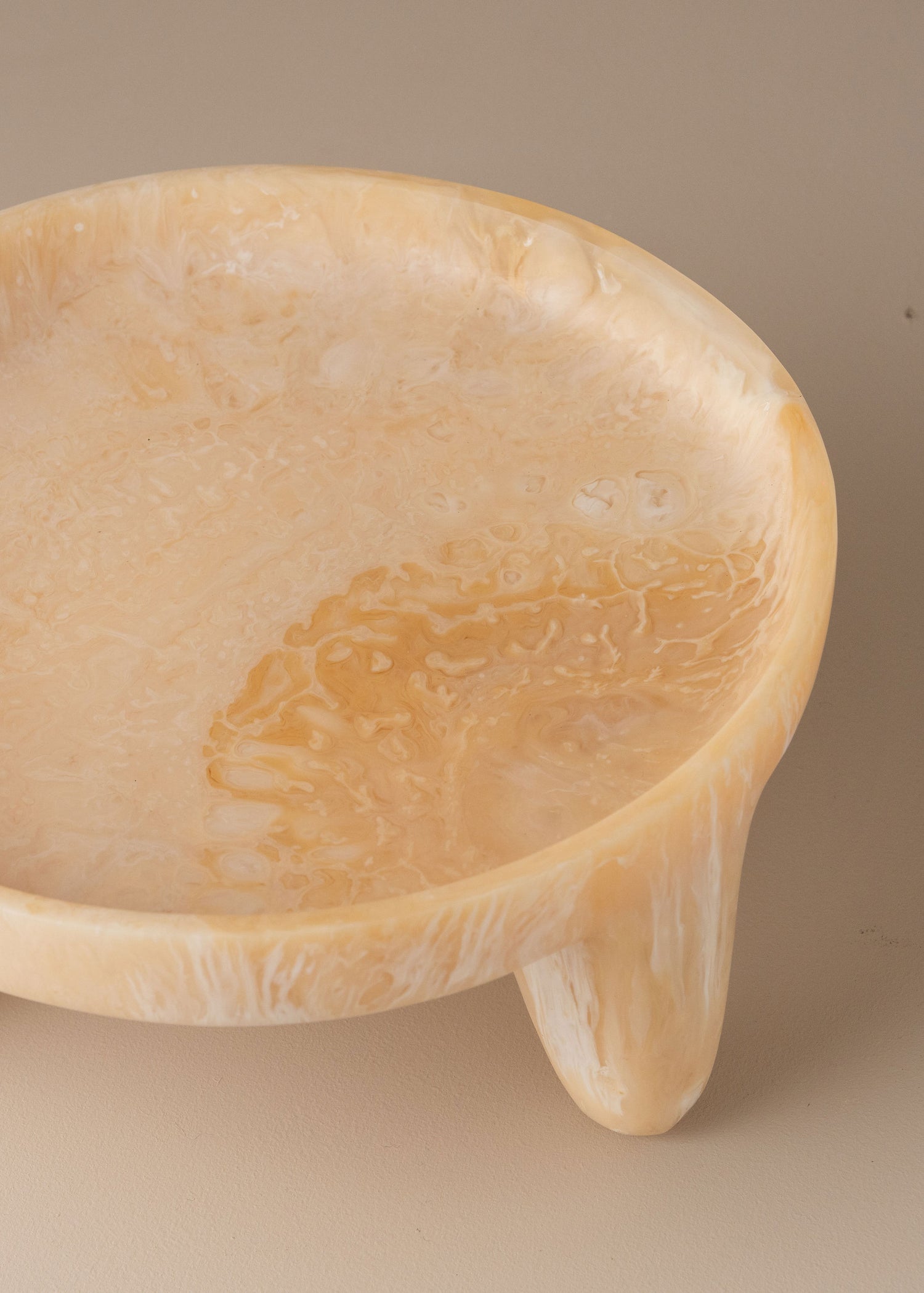 Flow Resin Structured Fruit Bowl | Shell - - - Saardé - Saardé.