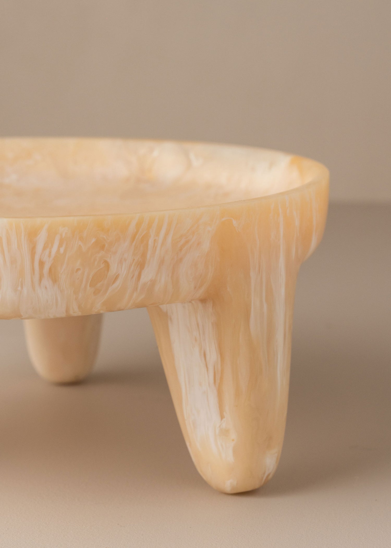 Flow Resin Structured Fruit Bowl | Shell - - - Saardé - Saardé.
