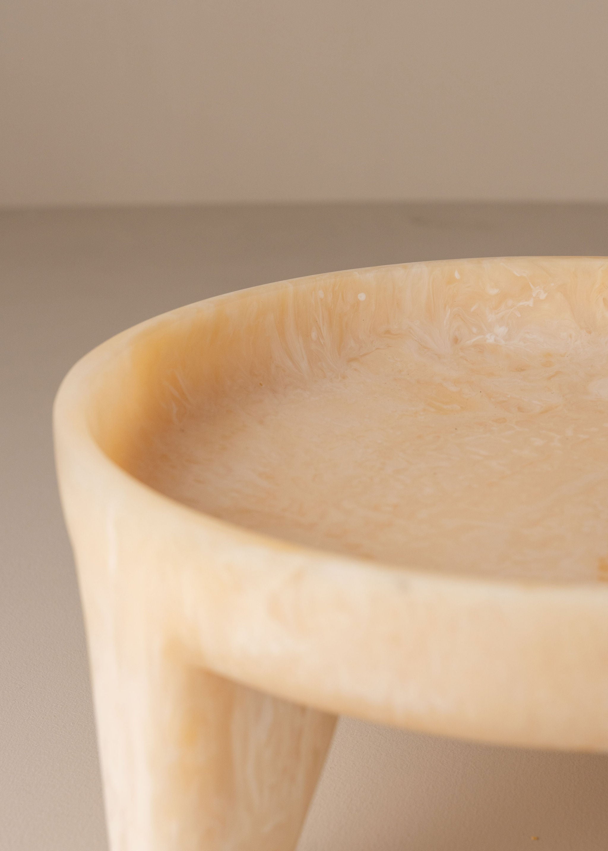 Flow Resin Structured Fruit Bowl | Shell - - - Saardé - Saardé.