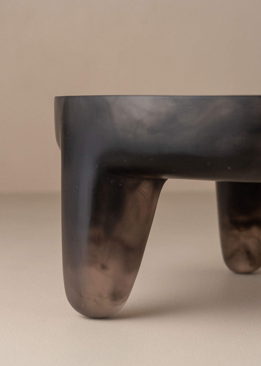 Flow Resin Structured Fruit Bowl | Smoke - - - Saardé - Saardé.