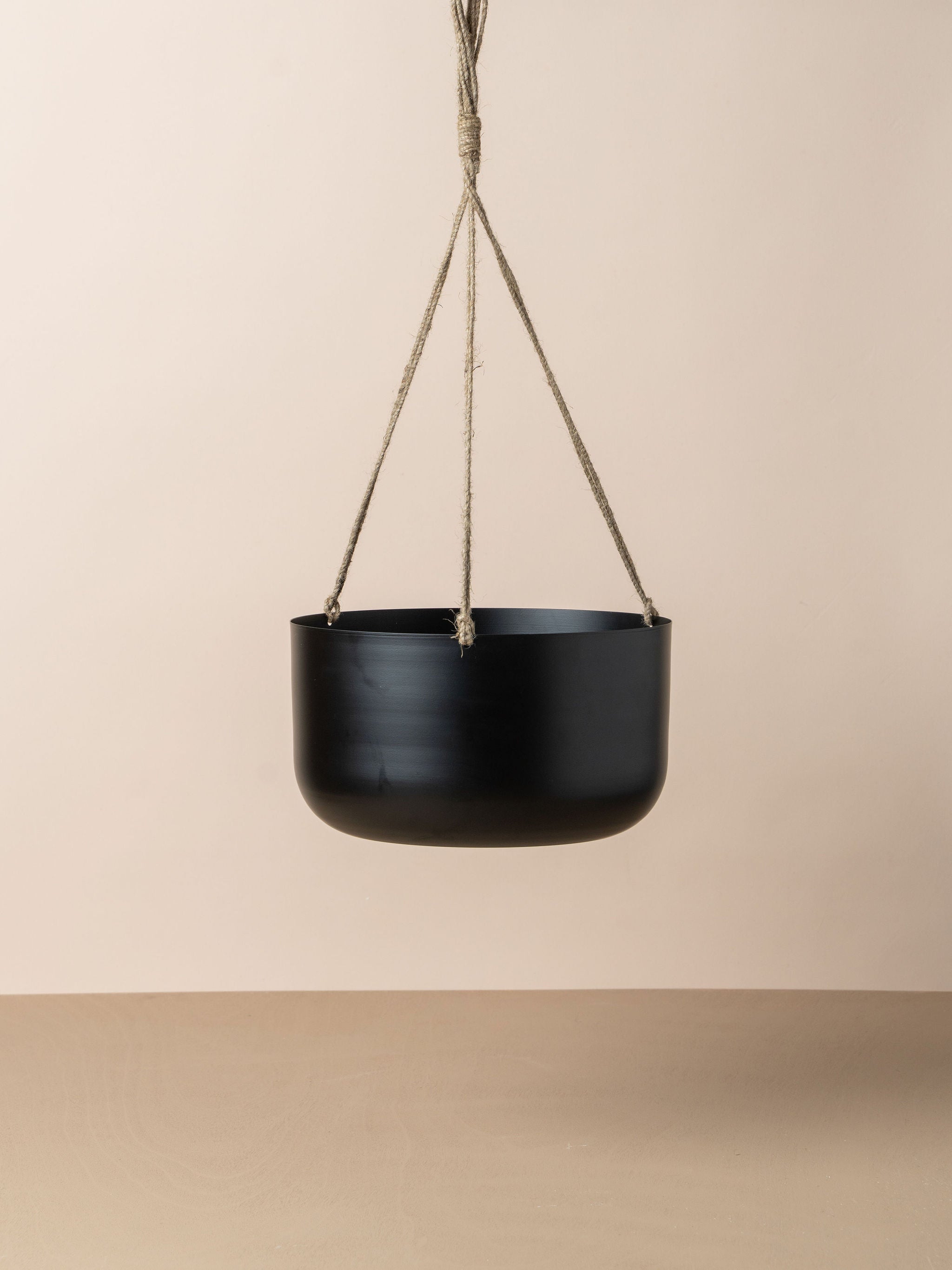 Yaamur Metal Hanging Planter | Black -  -  - Saardé - Saardé.