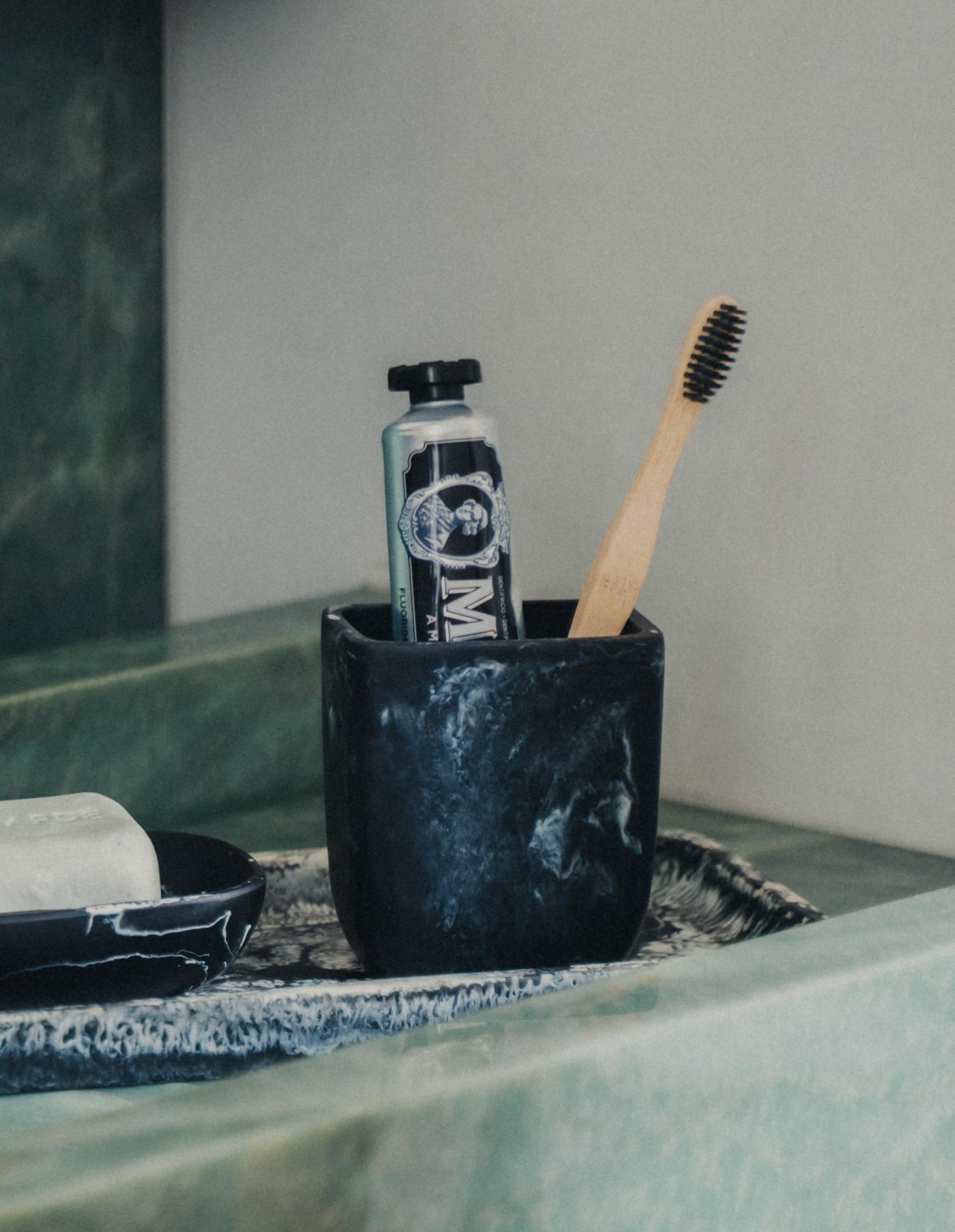 Flow Resin Toothbrush Holder | Ash Black -  -  - Saardé - Saardé.