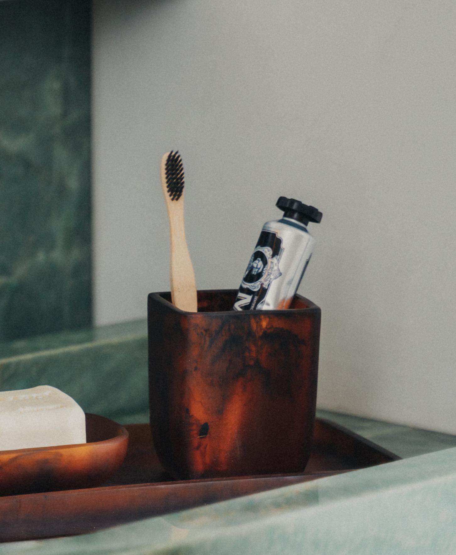 Flow Resin Toothbrush Holder | Earth -  -  - Saardé - Saardé.