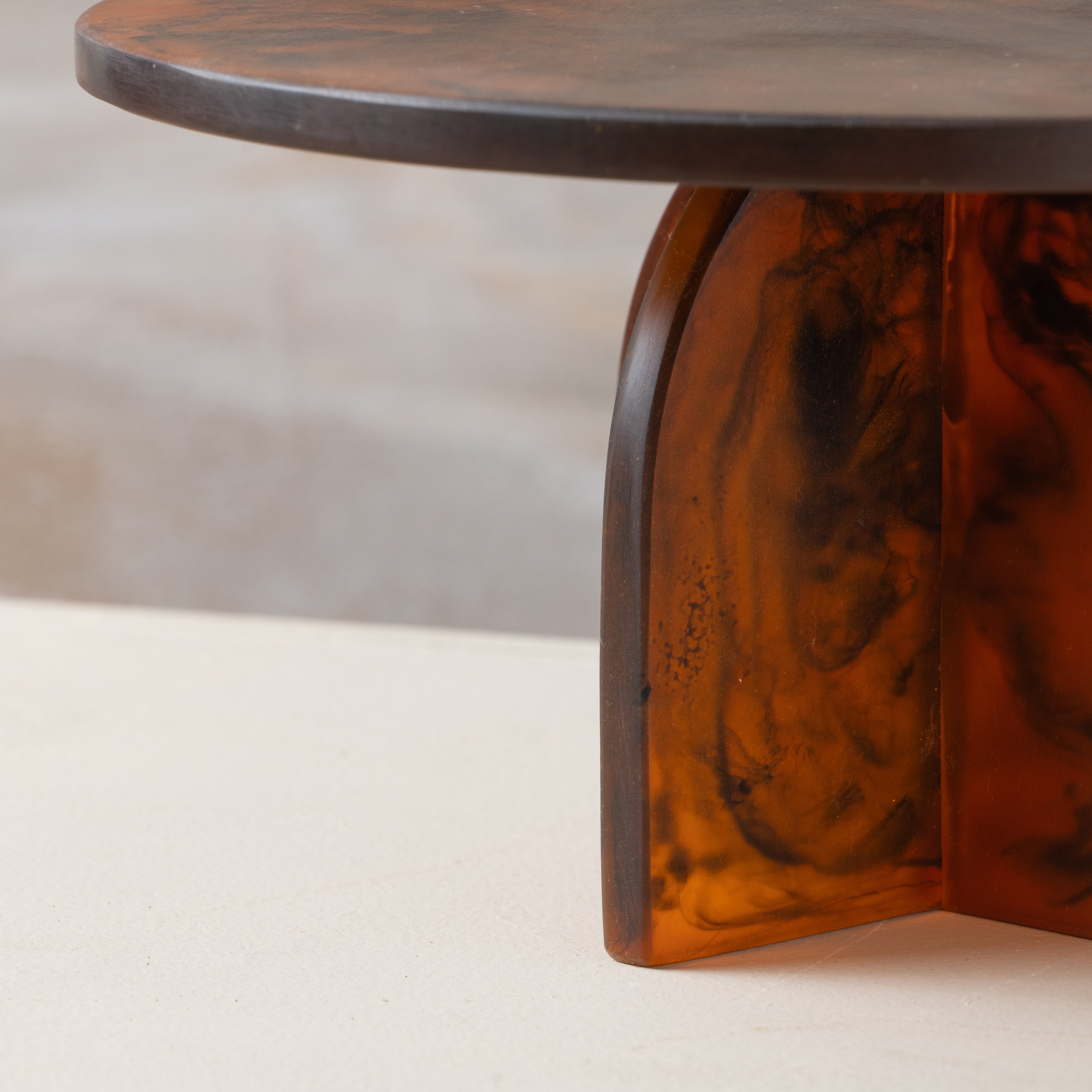 Flow Resin Cake Stand | Earth -  -  - Saardé - Saardé.