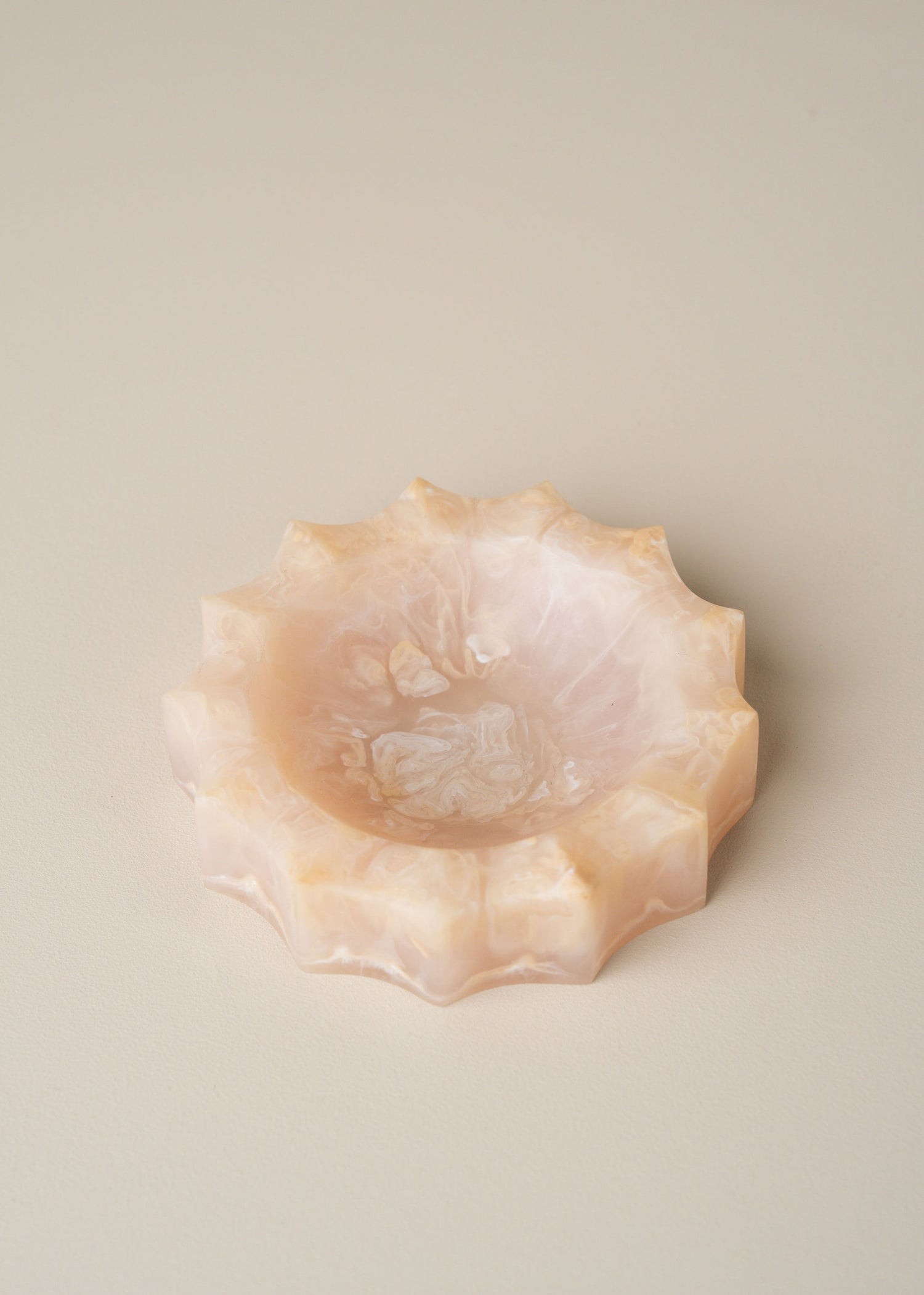 Flow Resin Sun Dish | Shell - - - Saardé - Saardé.