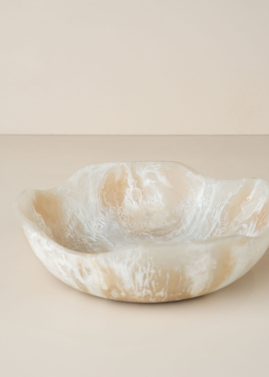 Flow Resin Salad Bowl | Shell - - - Saardé - Saardé.