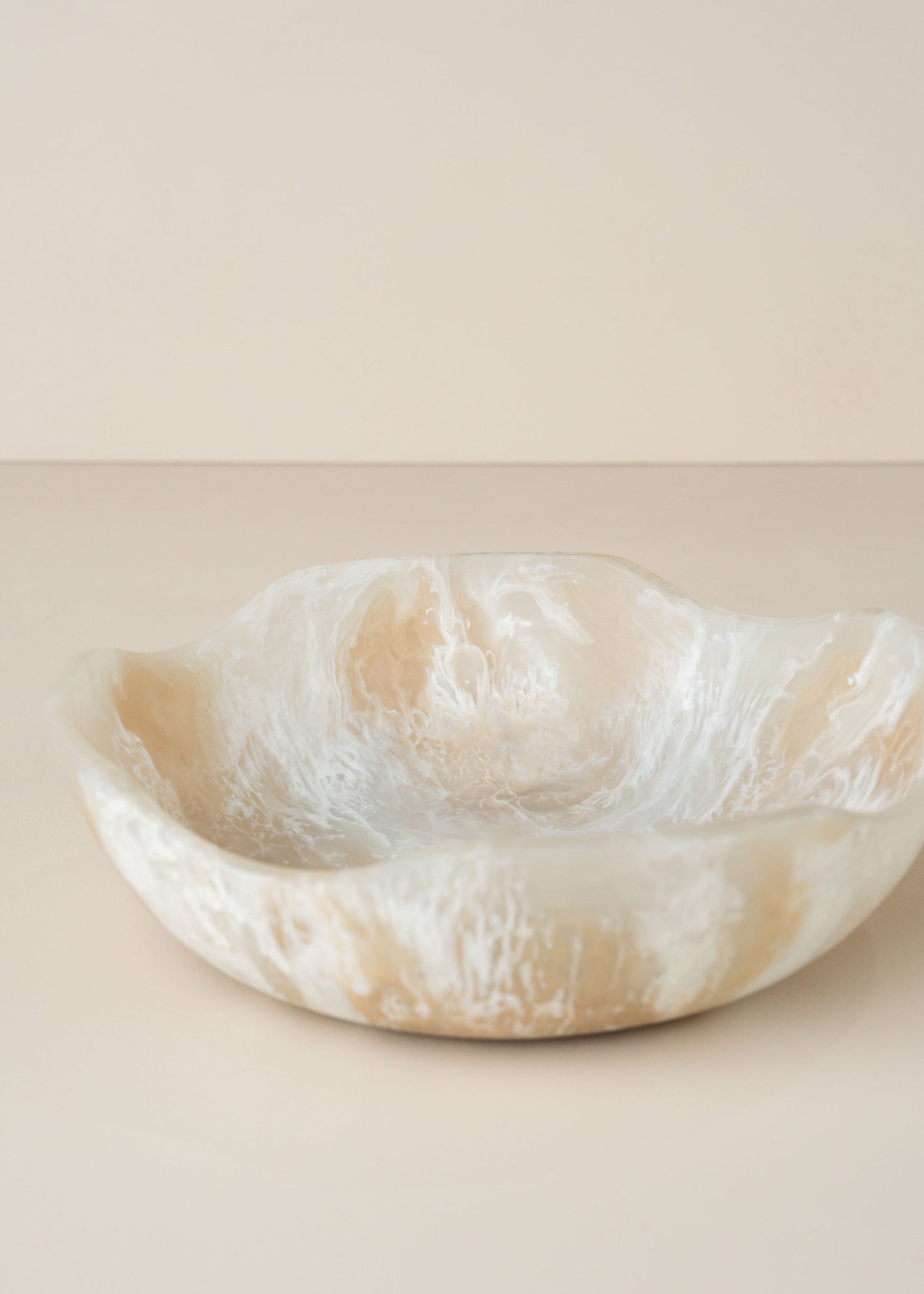 Flow Resin Salad Bowl | Shell - - - Saardé - Saardé.