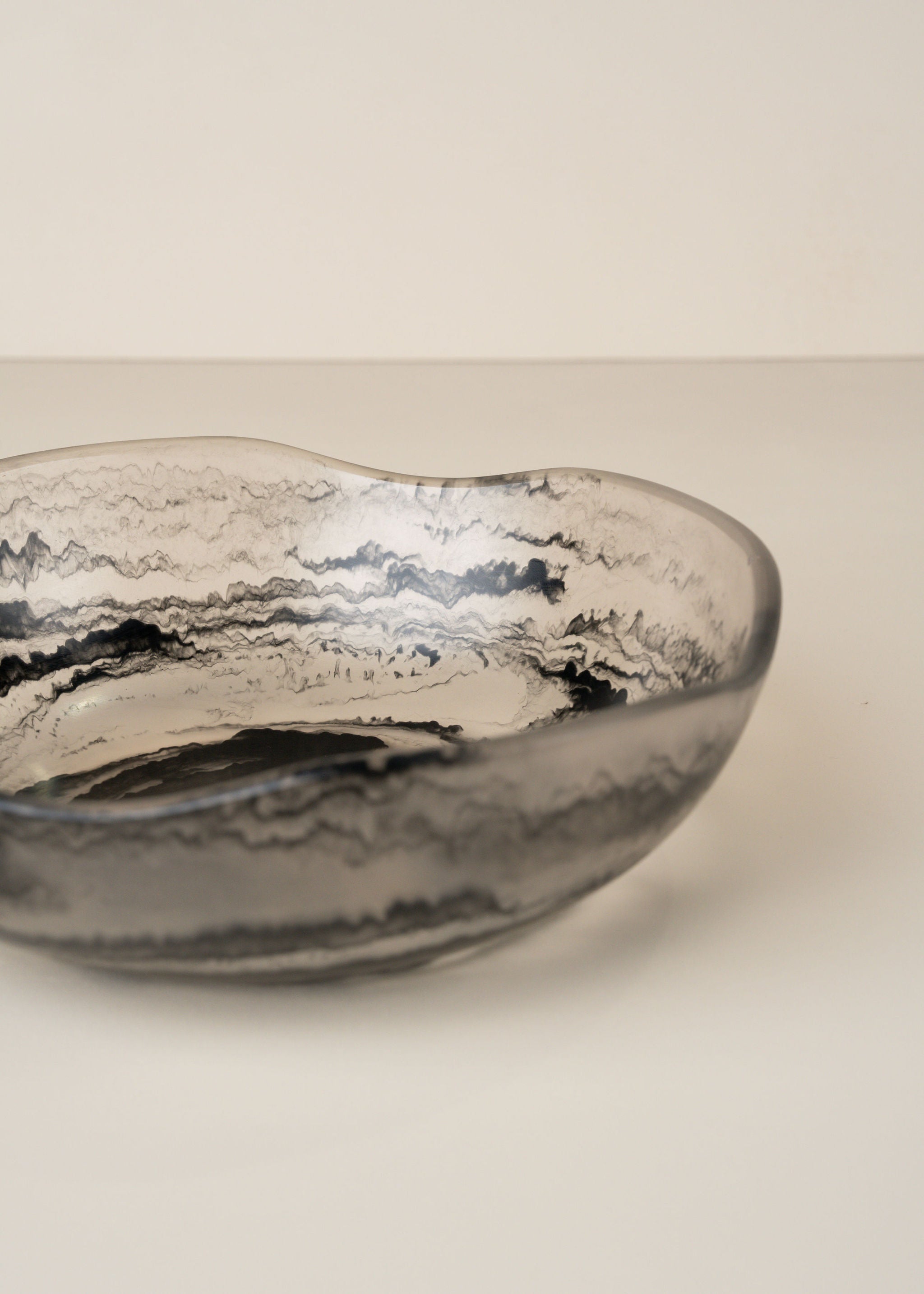 Flow Resin Salad Bowl | Smoke - - - Saardé - Saardé.