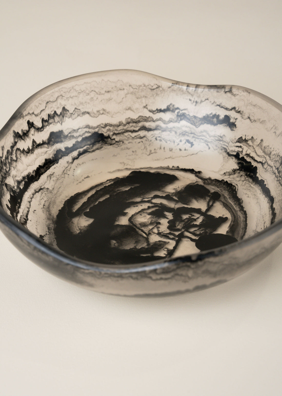 Flow Resin Salad Bowl | Smoke - - - Saardé - Saardé.