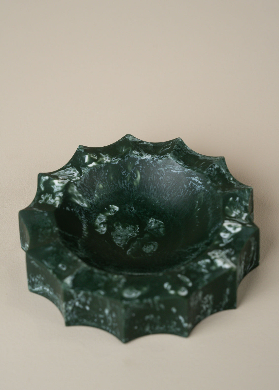 Flow Resin Sun Dish | Dark Jade - - - Saardé - Saardé.