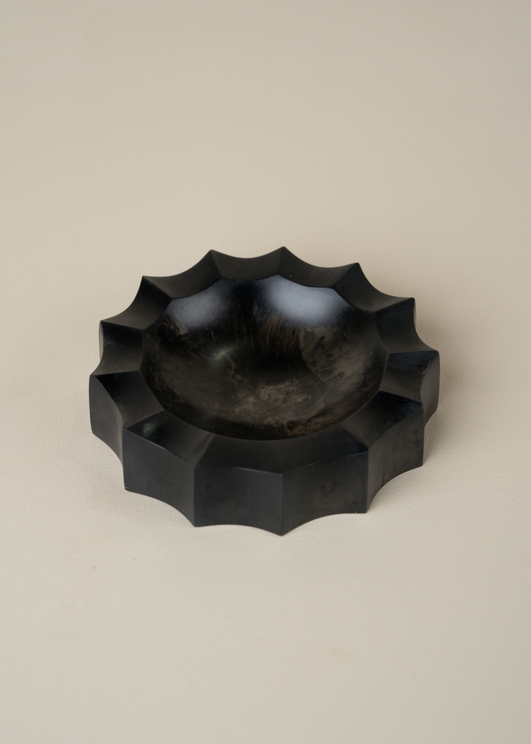 Flow Resin Sun Dish | Smoke - - - Saardé - Saardé.