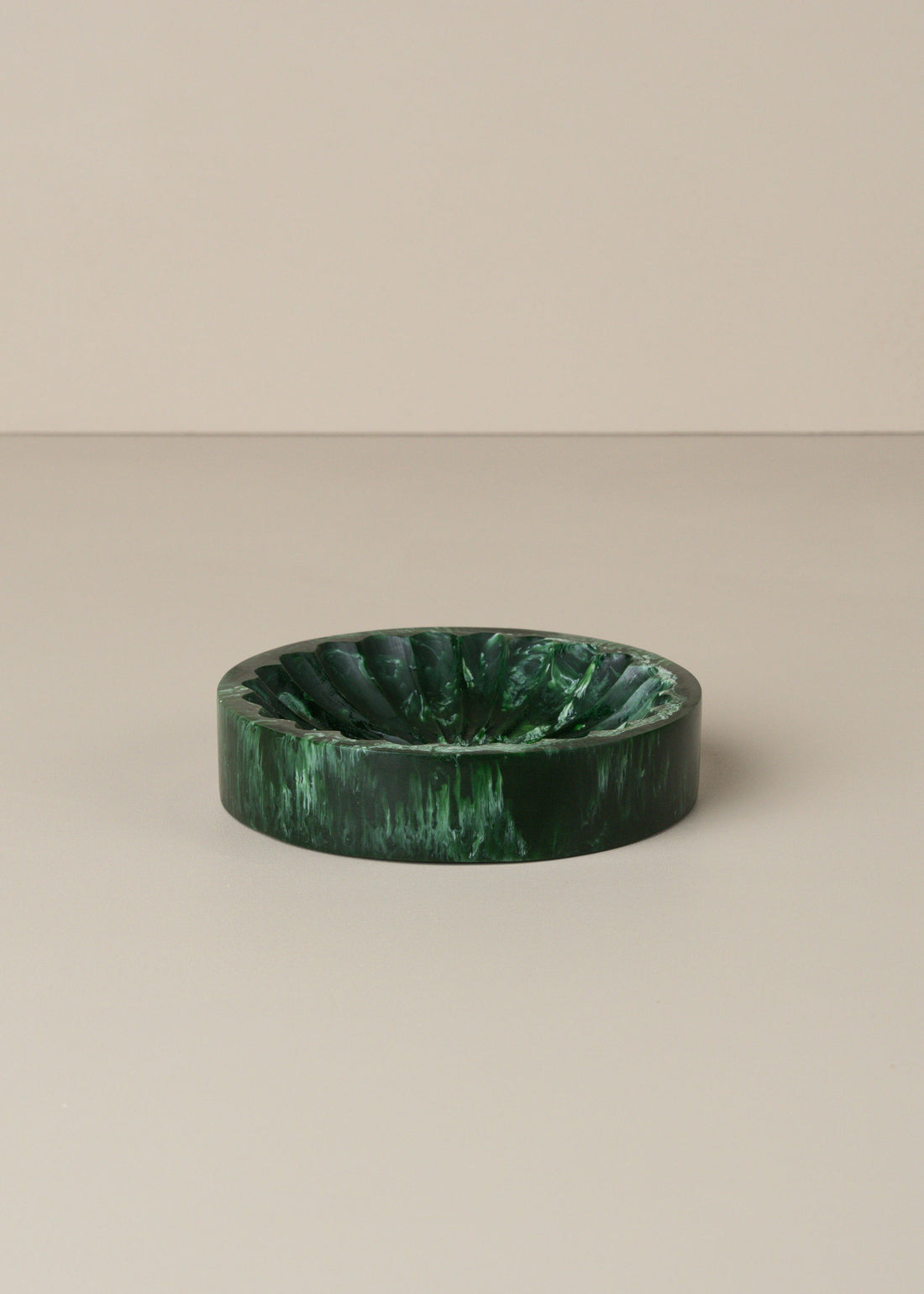Flow Resin Dish | Dark Jade - - - Saardé - Saardé.