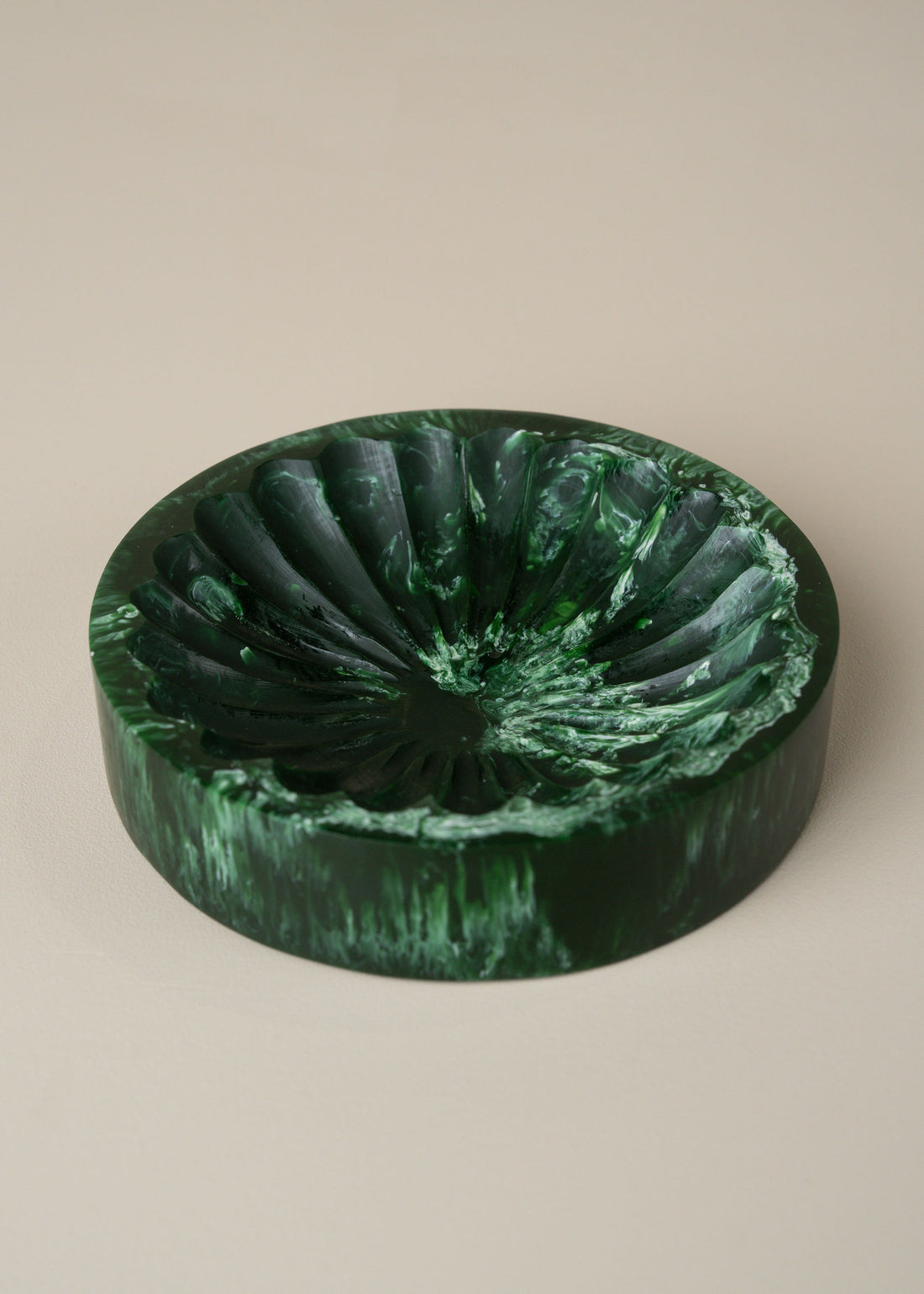 Flow Resin Dish | Dark Jade - - - Saardé - Saardé.