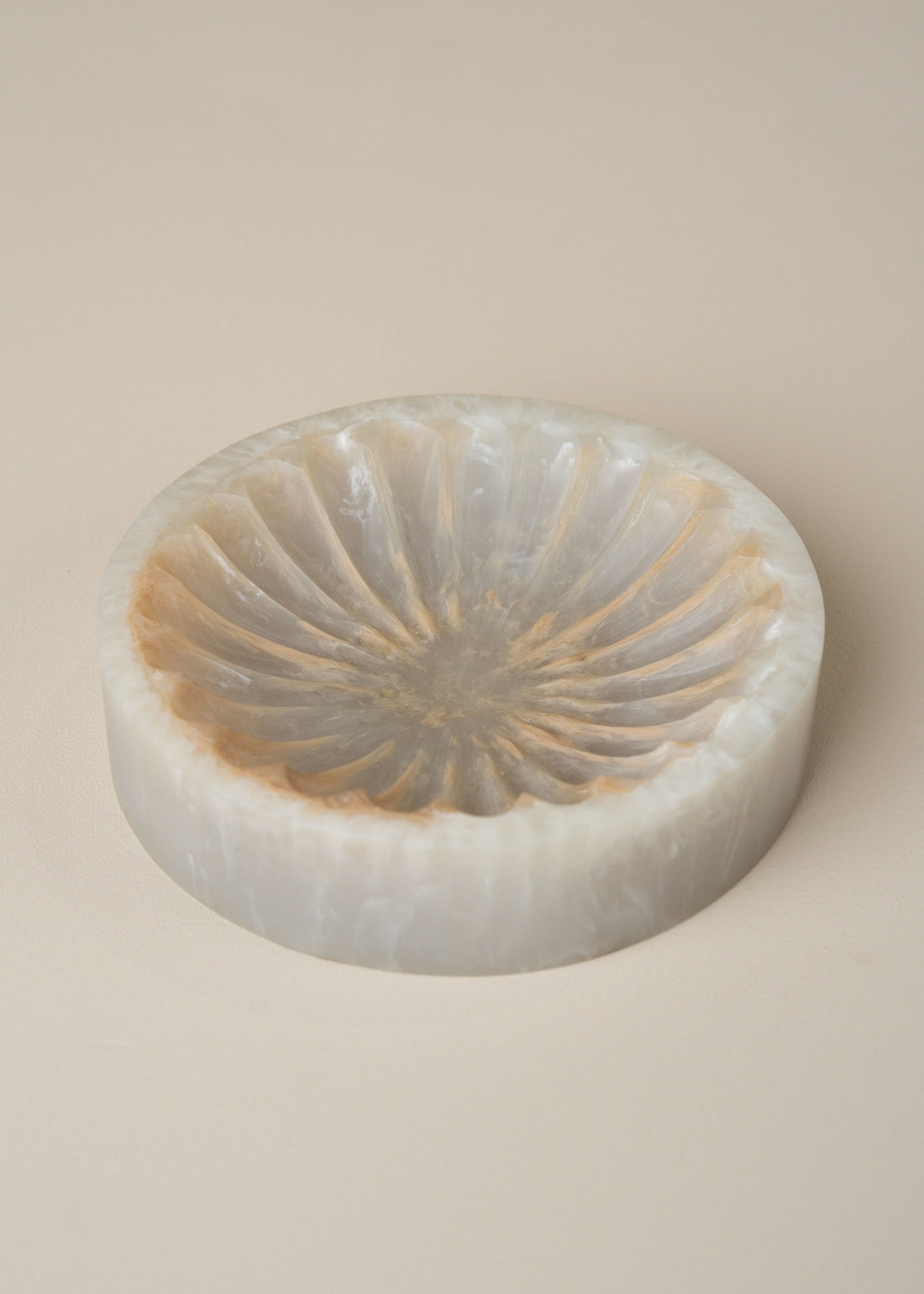Flow Resin Dish | Shell - - - Saardé - Saardé.