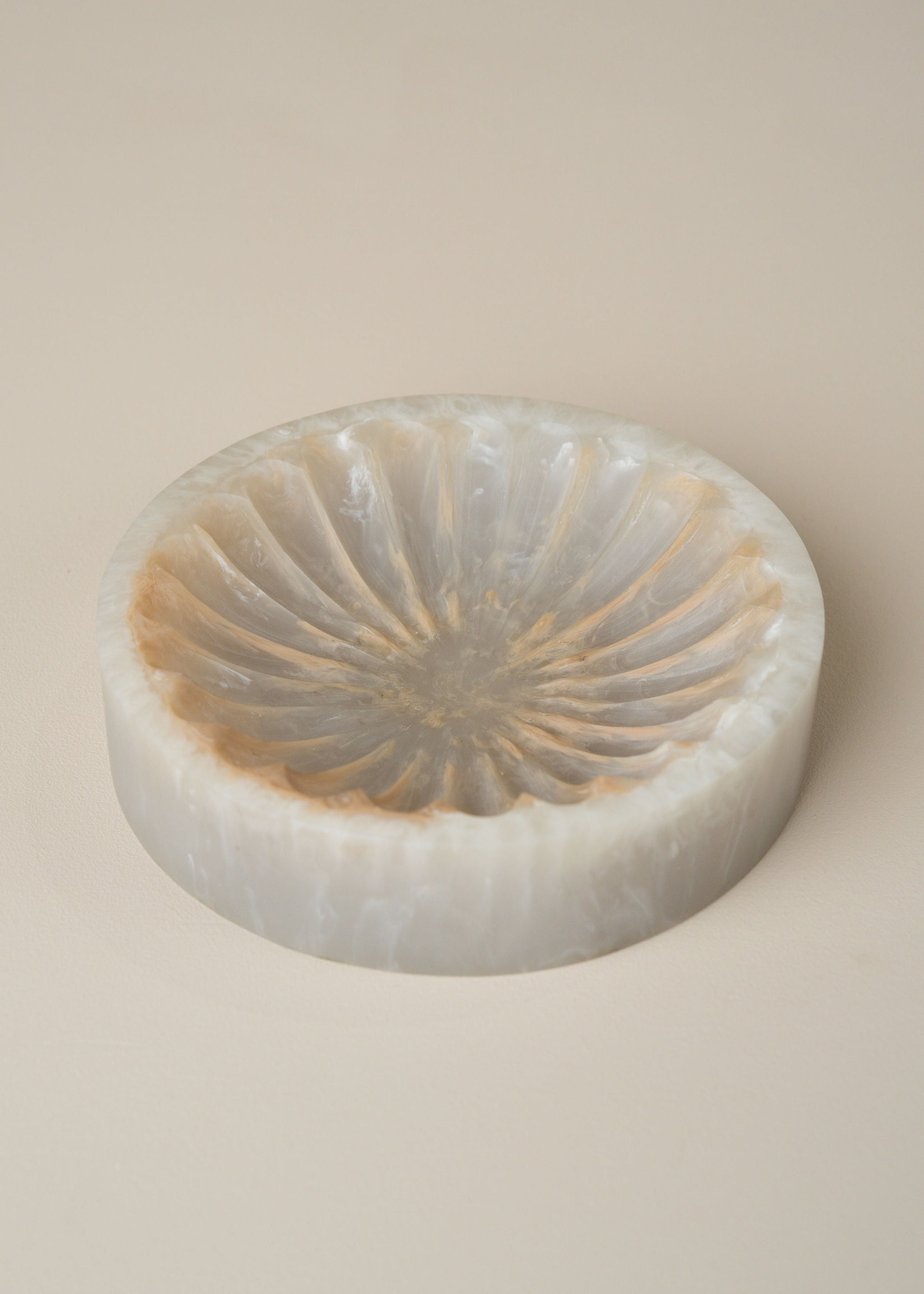 Flow Resin Dish | Shell - - - Saardé - Saardé.