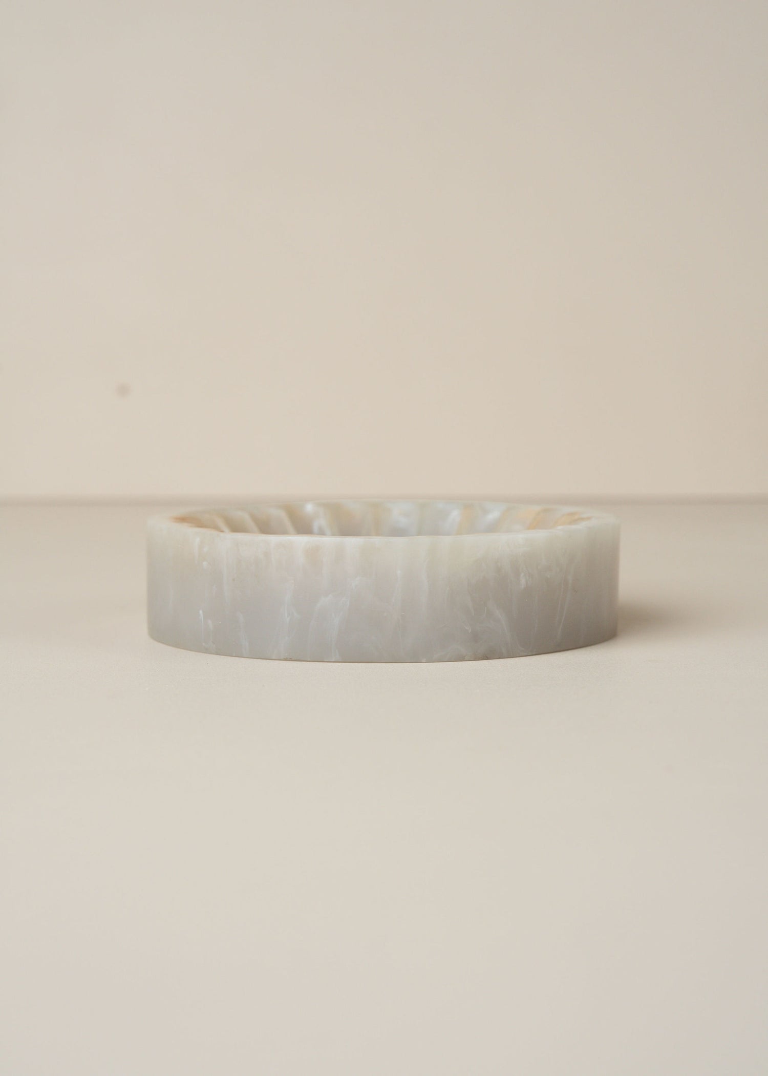 Flow Resin Dish | Shell - - - Saardé - Saardé.