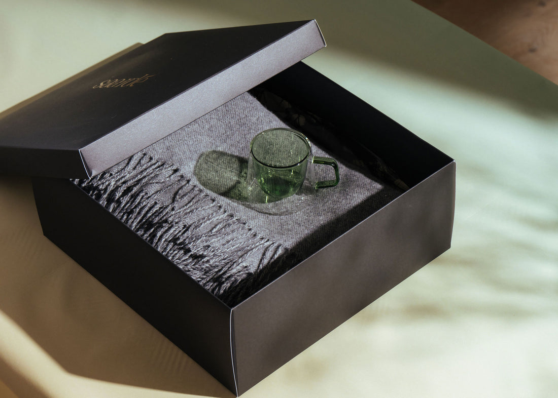 For home: coffee cup + wool throw - - - Saardé - Saardé.