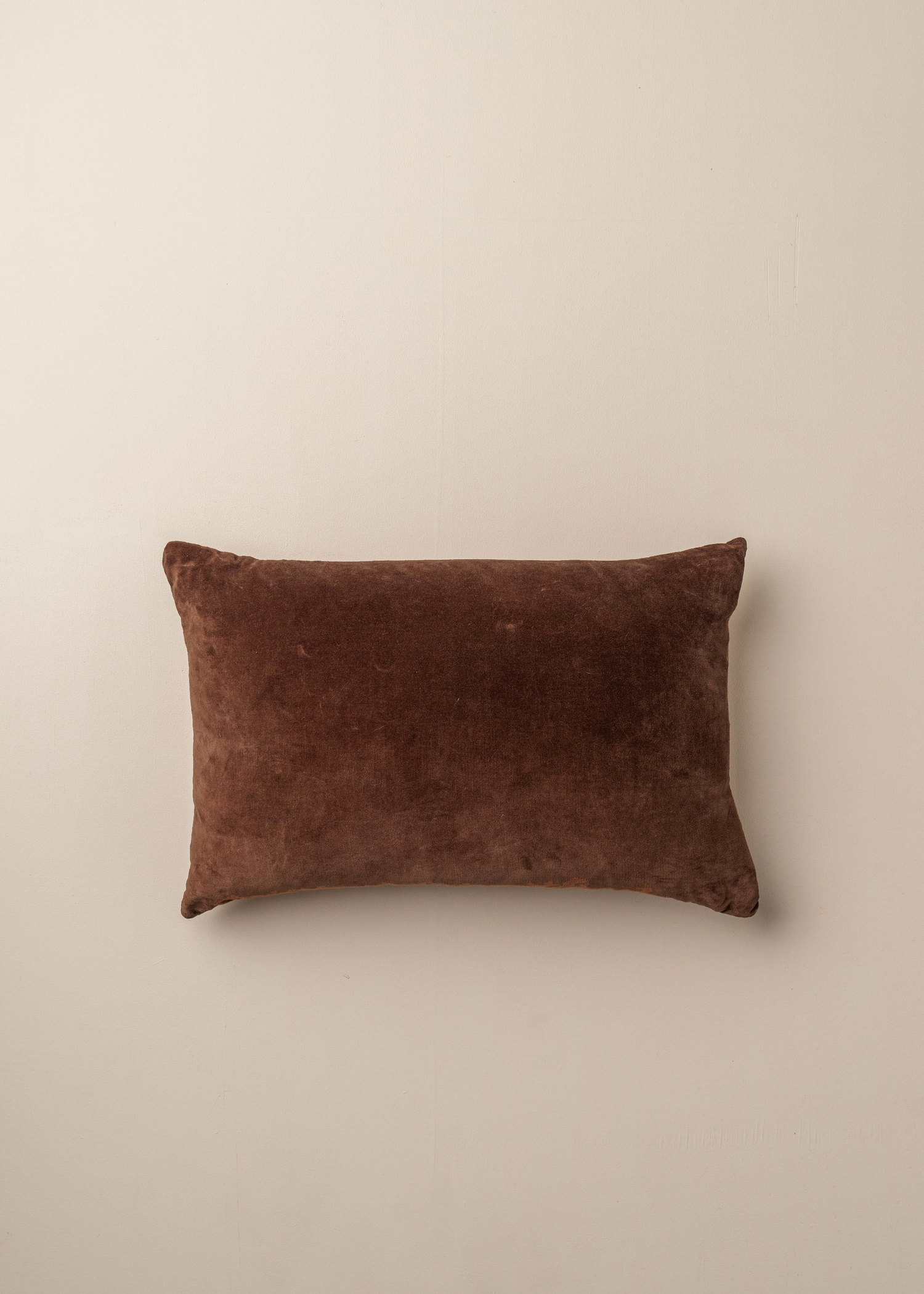 Linen/Velvet Cushion | Chocolate - Lumbar - Lumbar - Saardé - Saardé.