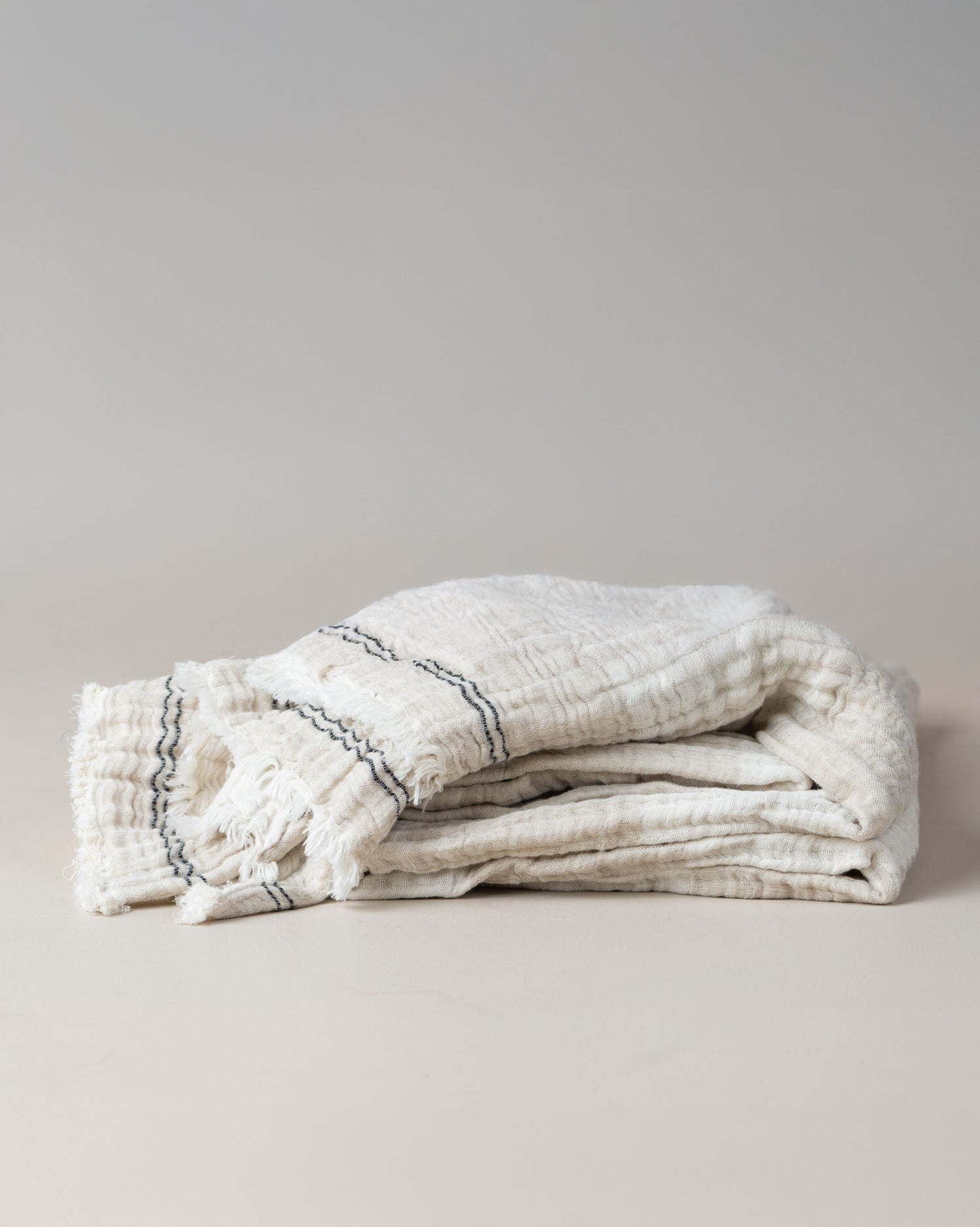 Enes Linen Bedcover - - - Saardé - Saardé.