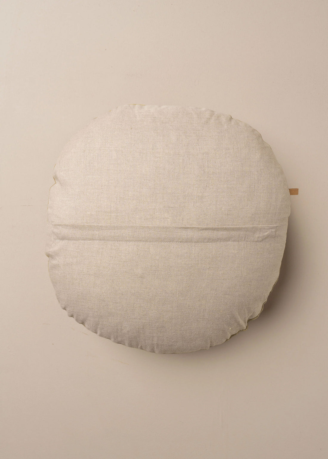 Linen/Velvet Round Cushion | Nutmeg - - - Saardé - Saardé.