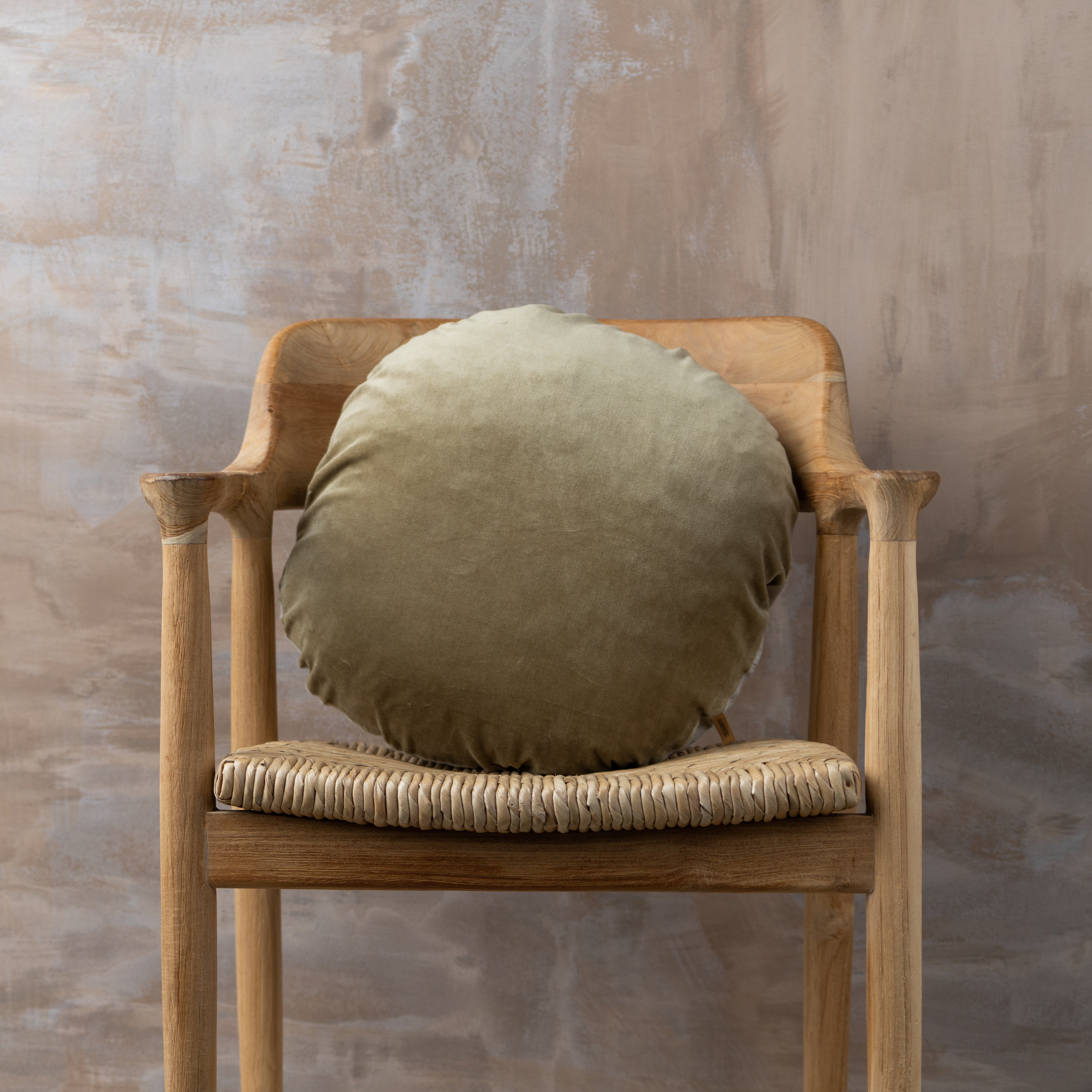 Linen/Velvet Round Cushion | Olive -  -  - Saardé - Saardé.