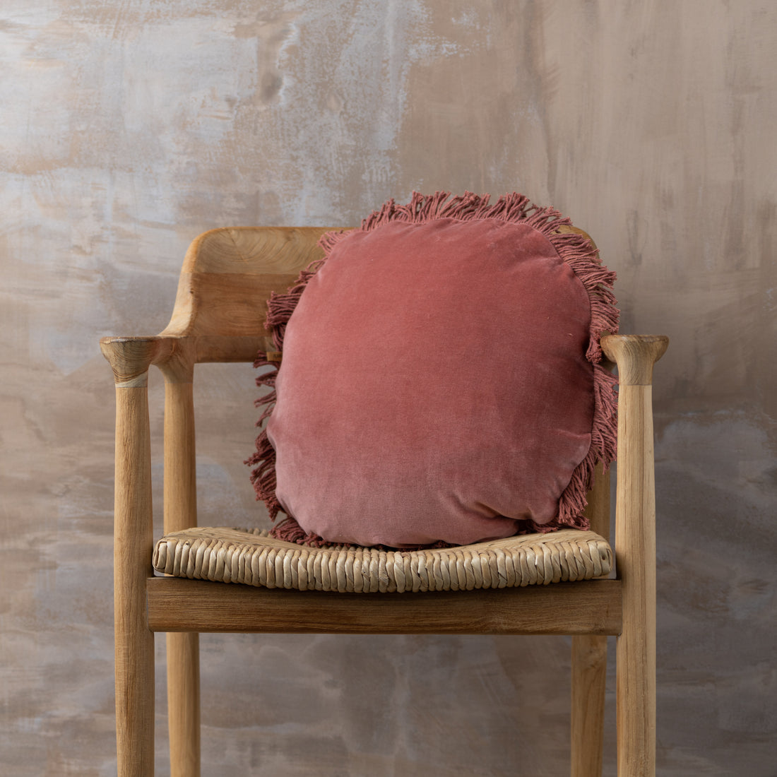 Velvet Round Cushion | Guava -  -  - Saardé - Saardé.